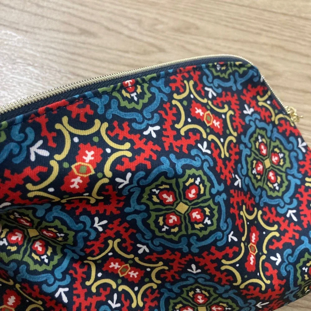 Estee Lauder Makeup Bag Womens Large Red White Blue Geometric Tapestry NEW‎